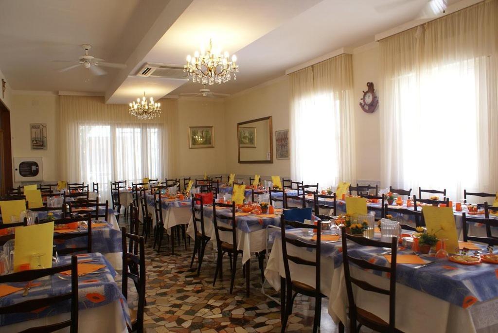 Hotel Maria Piera Rimini Buitenkant foto